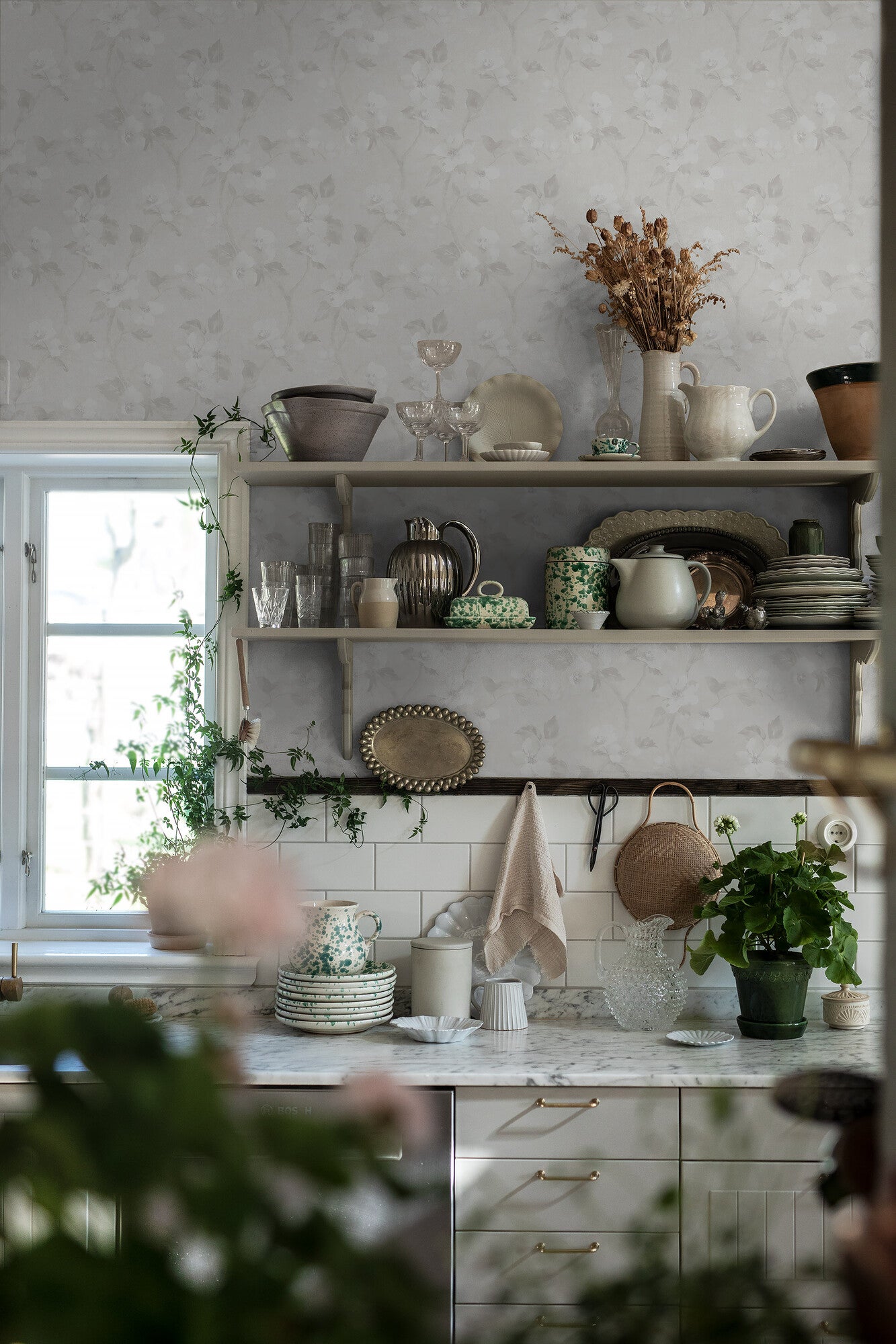 Helens Flower ton-i-ton vitt och ljusgrått