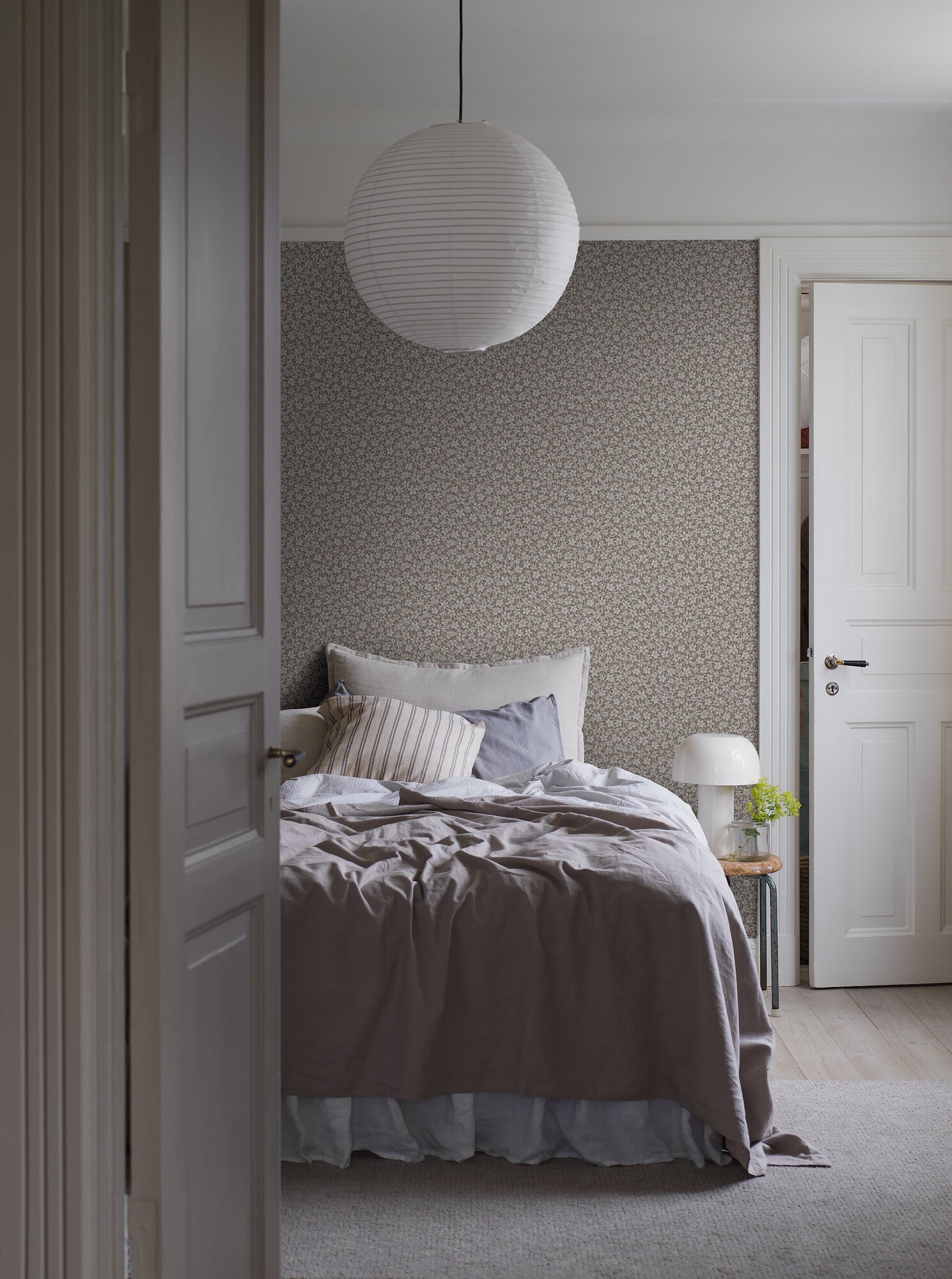 Skogsblomst, beige och vit tapet