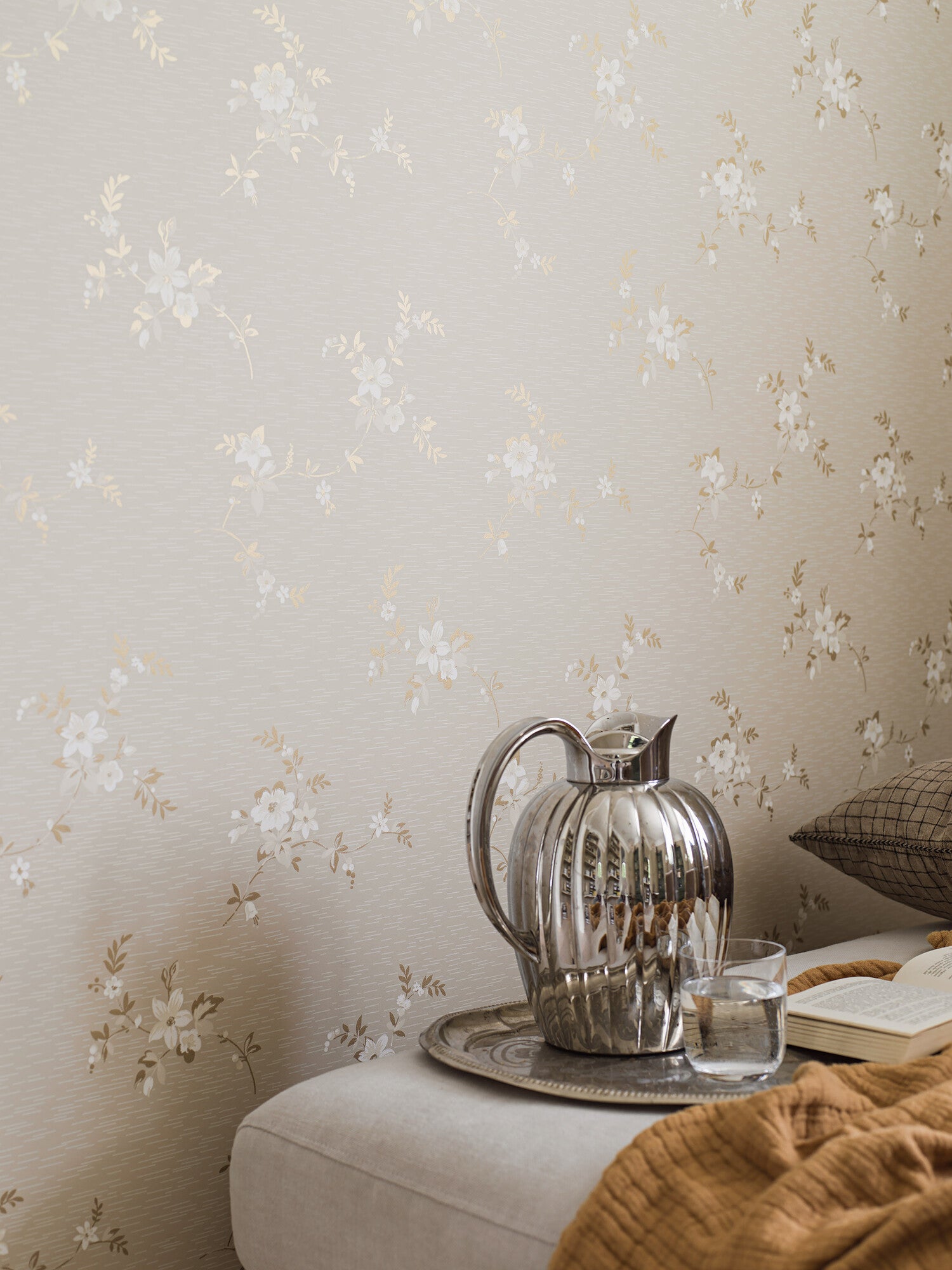 Saga, brun och beige tapet